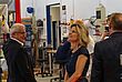 Bernhard Wild (CFO SOMIC) und Bundestagsabgeodnete Daniela Ludwig beim Firmenrundgang